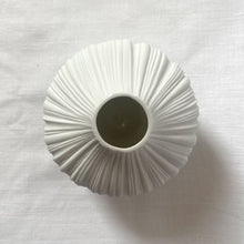Load image into Gallery viewer, Martin Freyer for Rosenthal porcelain vase - Germany 1970s