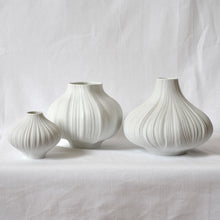 Load image into Gallery viewer, Martin Freyer for Rosenthal porcelain vase - Germany 1970s