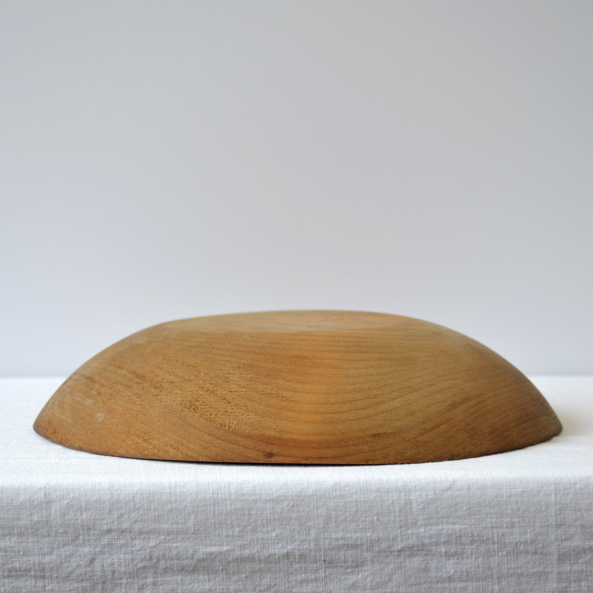 https://avveny.com/cdn/shop/products/207-upsidedown-antique-wooden-munising-usa-bowl_1024x1024@2x.jpg?v=1567027176