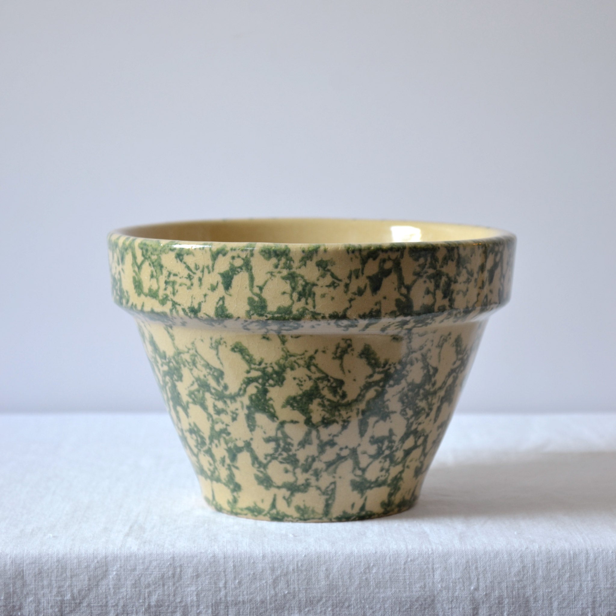 https://avveny.com/cdn/shop/products/268-front-vintage-ceramic-green-robinson-ransbottom-pottery-bowl_2048x.jpg?v=1566854304