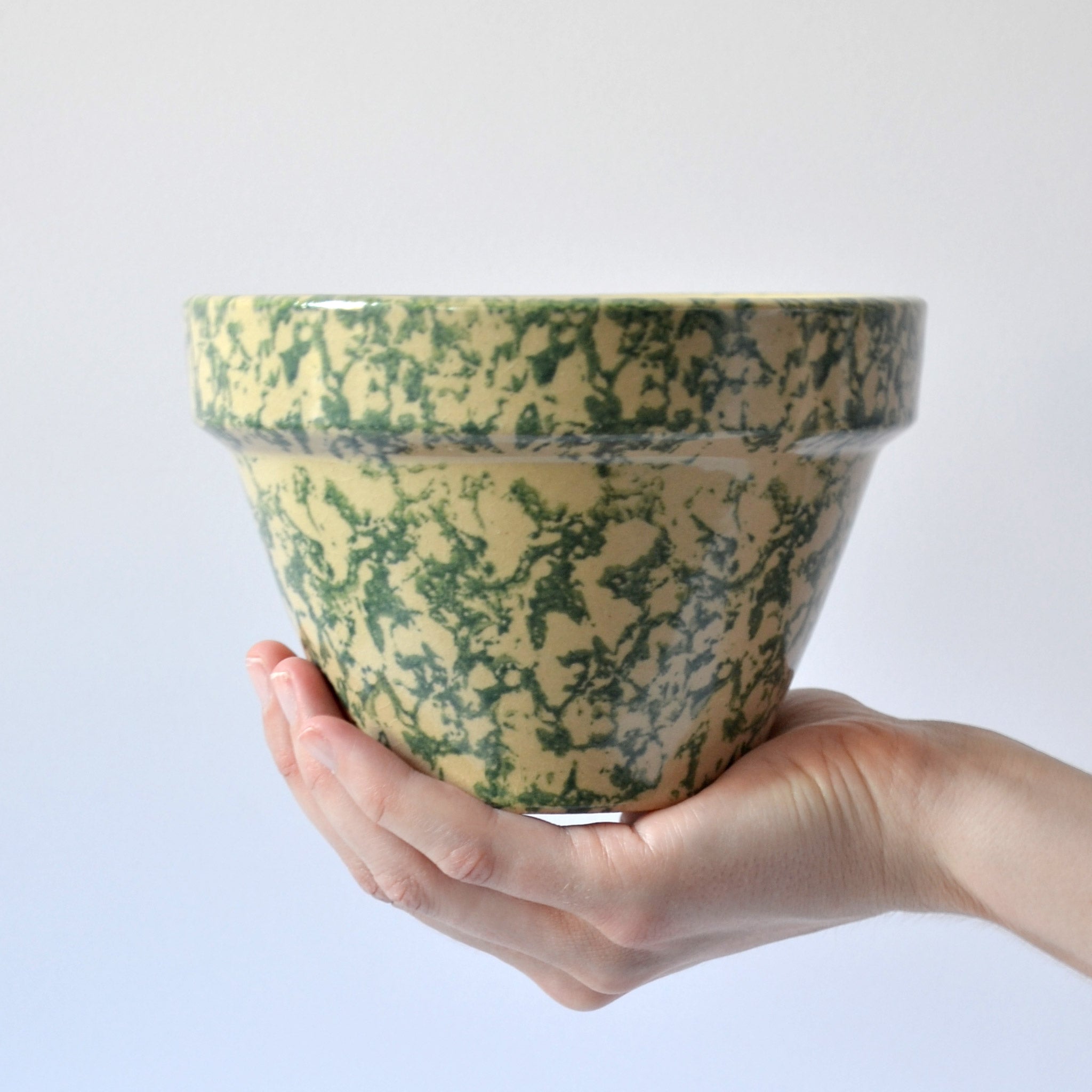 https://avveny.com/cdn/shop/products/268-scale-vintage-ceramic-green-robinson-ransbottom-pottery-bowl_1024x1024@2x.jpg?v=1566854312