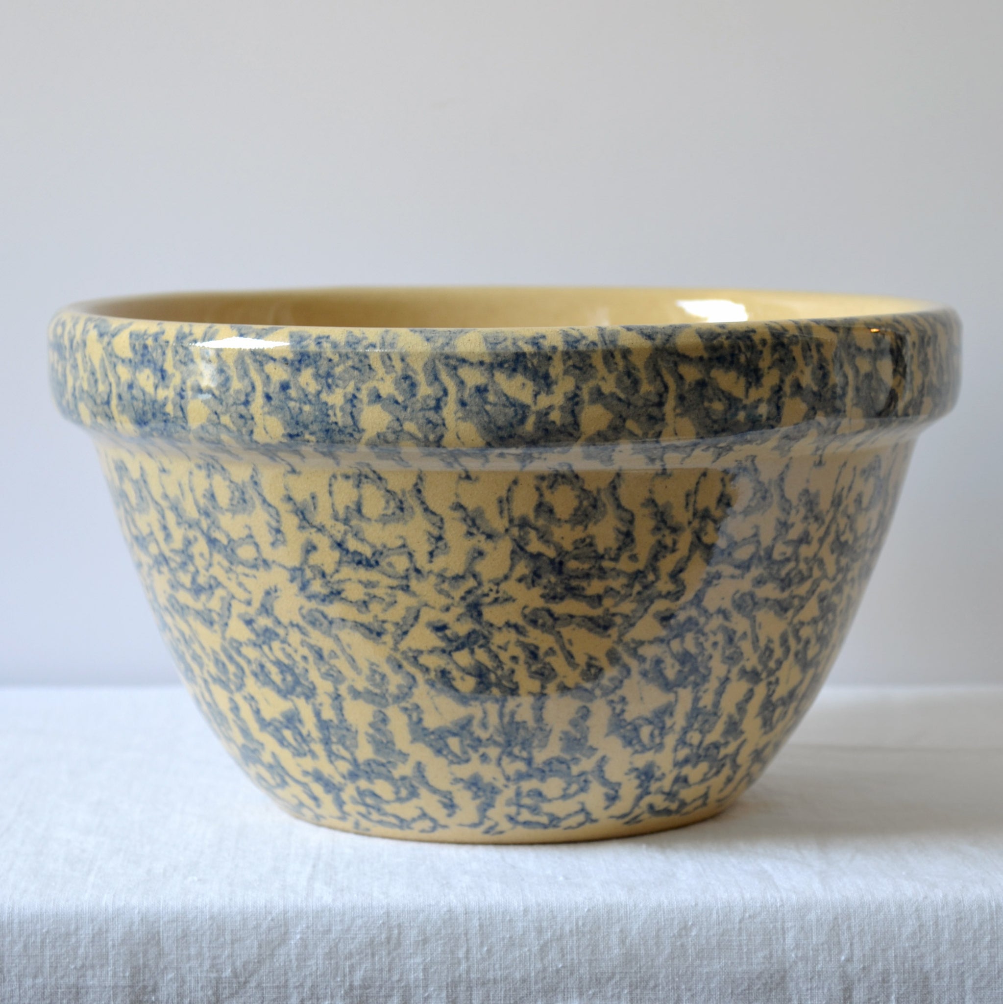 https://avveny.com/cdn/shop/products/269-front-vintage-ceramic-blue-robinson-ransbottom-pottery-bowl_1024x1024@2x.jpg?v=1566854315