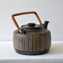 Load image into Gallery viewer, Einer Hellerøe for BR Keramik &#39;Amazonas&#39; teapot - Denmark 1958-AVVE.ny