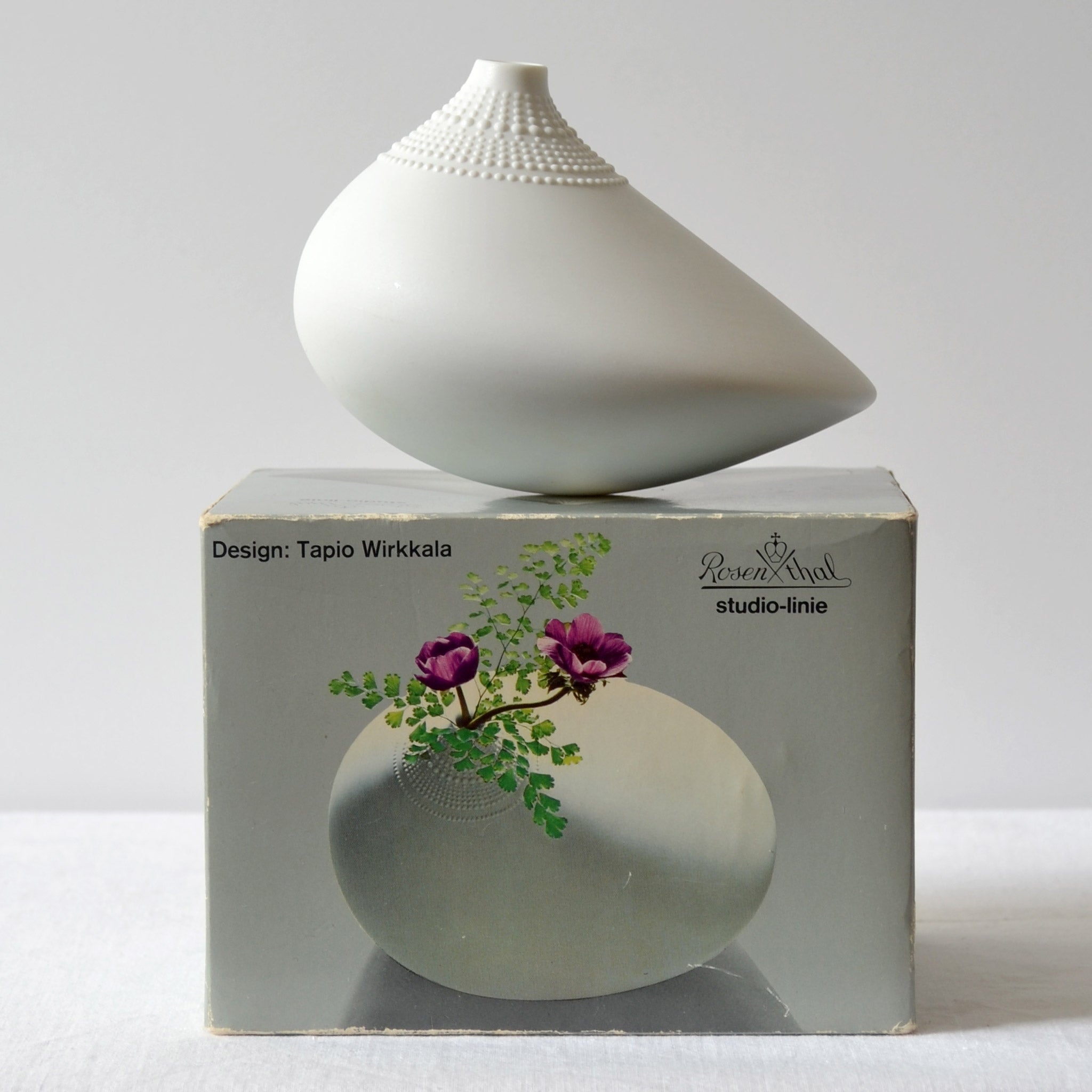 Tapio Wirkkala for Rosenthal small Pollo bisque porcelain vase with  original box - Germany 1980s