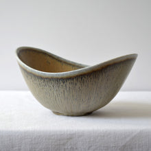 Load image into Gallery viewer, Gunnar Nylund for Rörstrand stoneware medium ARO bowl - Sweden 1950s-AVVE.ny