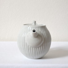 Load image into Gallery viewer, Ceramic teapot - Japan