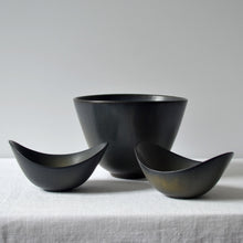 Load image into Gallery viewer, Gunnar Nylund for Rörstrand stoneware ARU bowl - Sweden 1950s-AVVE.ny