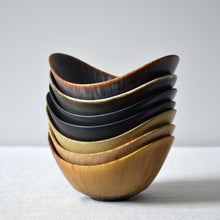 Load image into Gallery viewer, Gunnar Nylund for Rörstrand stoneware small ARO bowl - Sweden 1950s-AVVE.ny